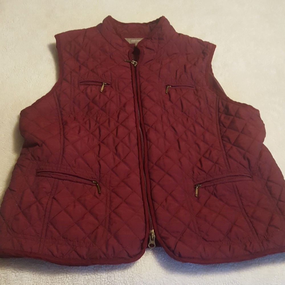 Women's burgundy quilted vest